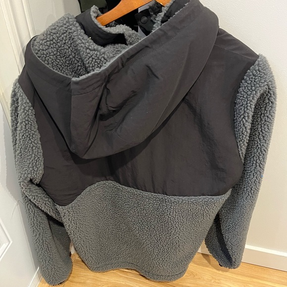 Super clean old school Patagonia fleece. - Picture 2 of 3